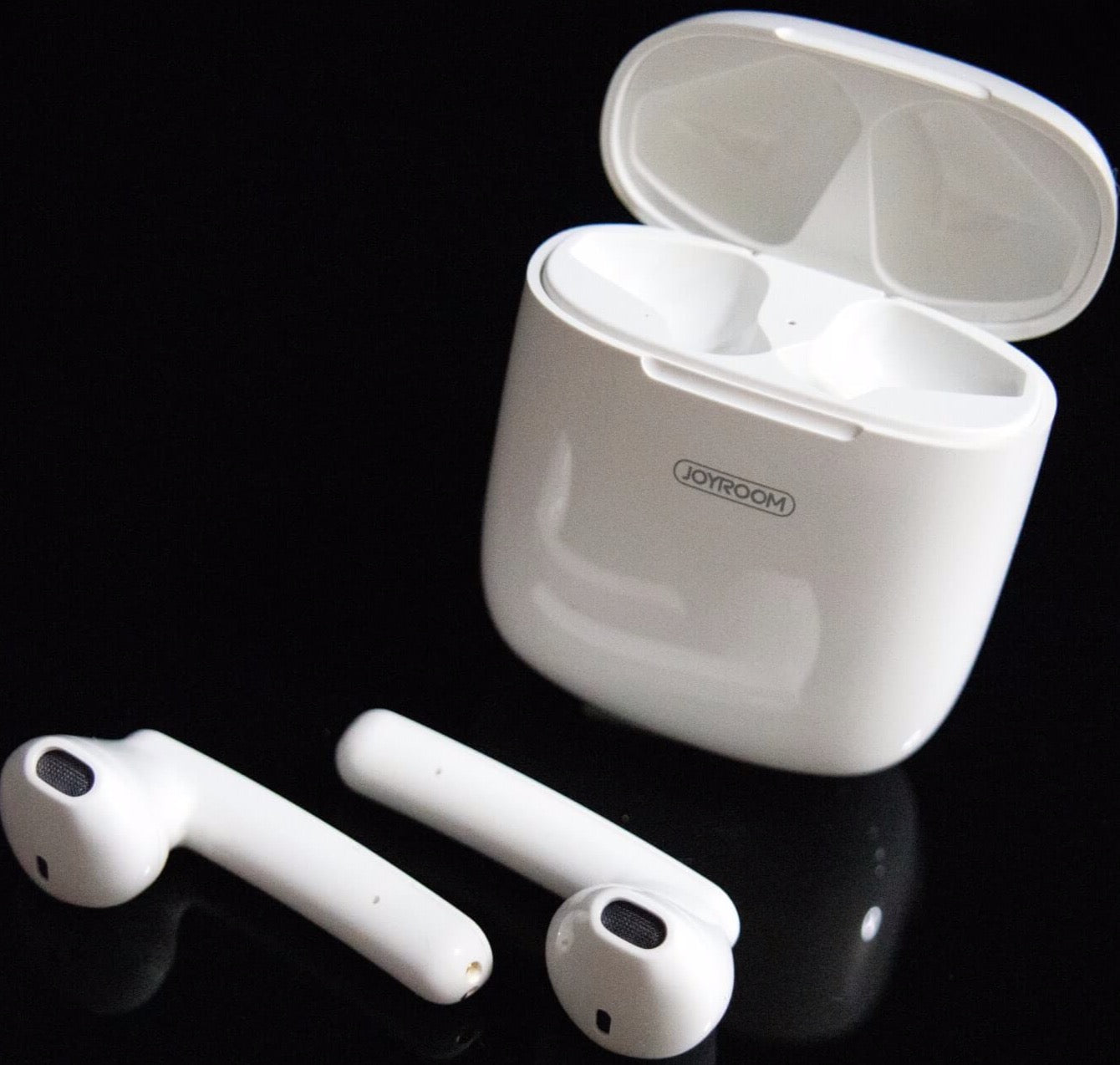 Joyroom TWS Bilateral Wireless Earbuds JR-T04S - White
